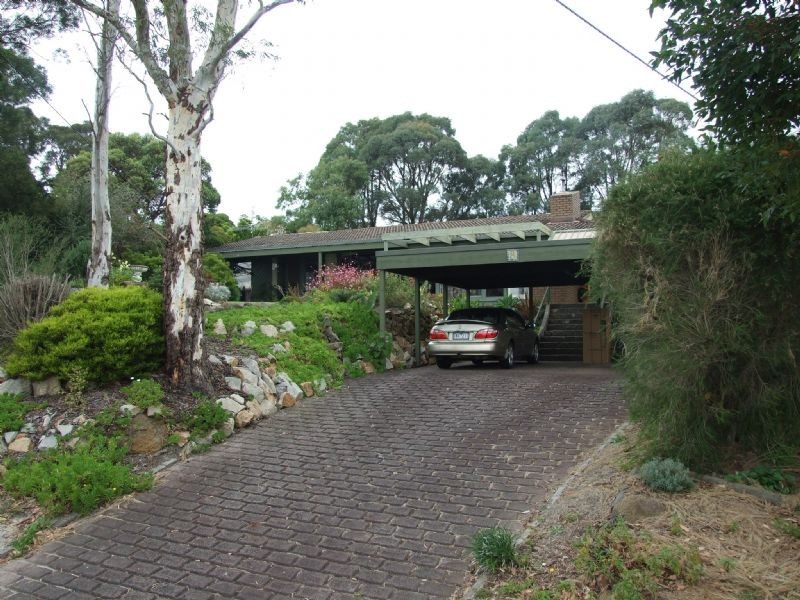 8 Fairway Dv, Yallourn Heights, Newborough VIC 3825