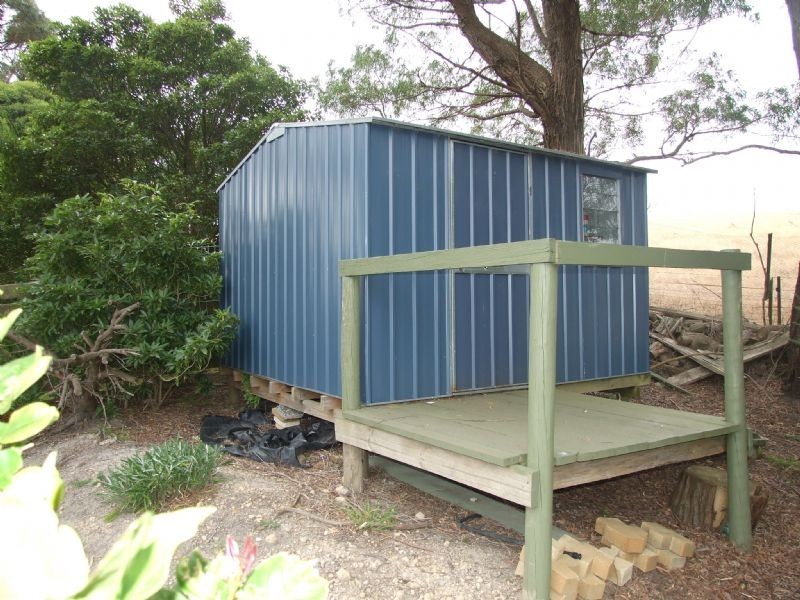 8 Fairway Dv, Yallourn Heights, Newborough VIC 3825