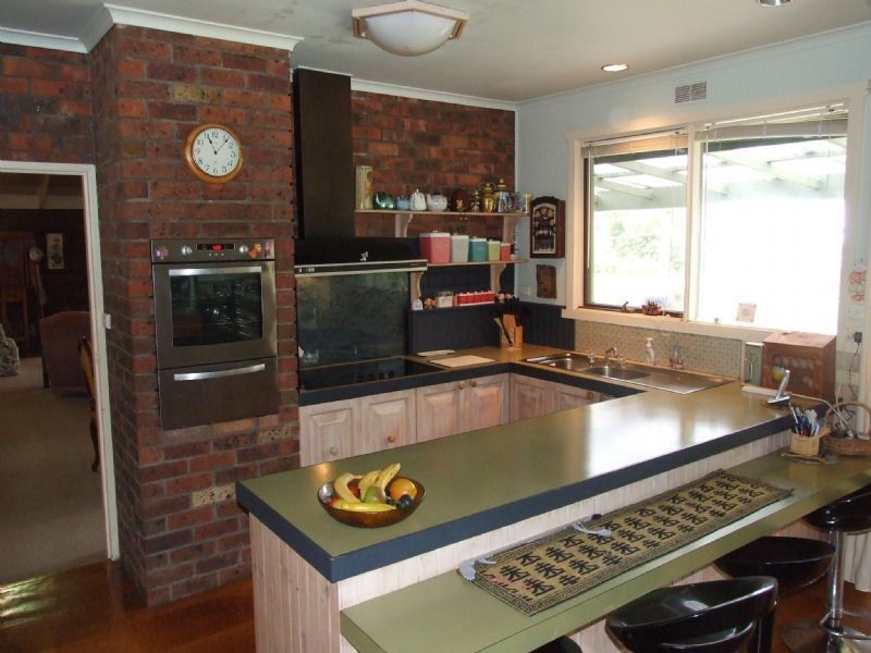 8 Fairway Dv, Yallourn Heights, Newborough VIC 3825