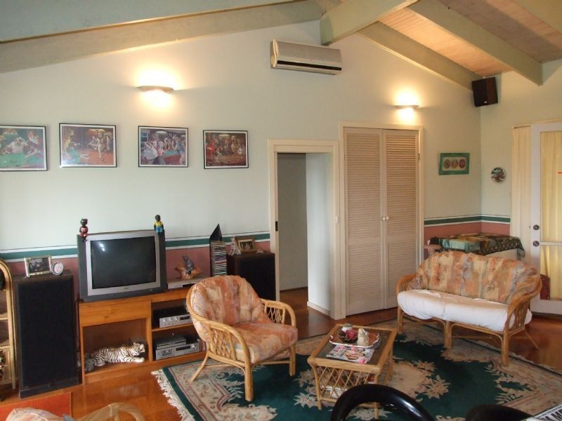 8 Fairway Dv, Yallourn Heights, Newborough VIC 3825