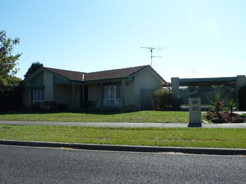 5 Jeeralang Avenue, Newborough VIC 3825