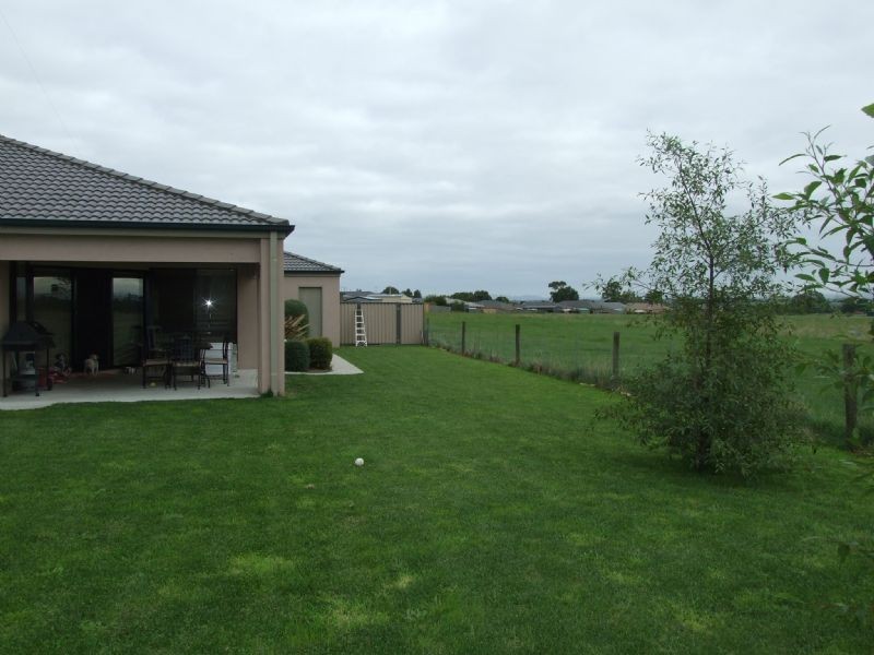 54 Davey Drive, Trafalgar VIC 3824