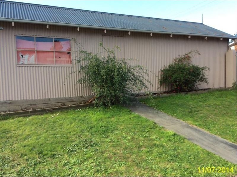 2 Smallburn Avenue, Newborough VIC 3825