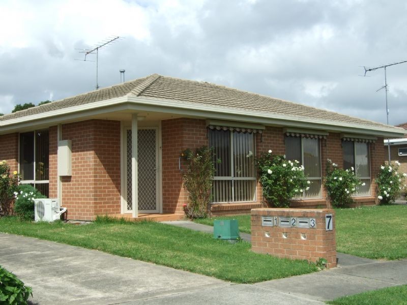 1/7 Saxtons Drive, Moe VIC 3825