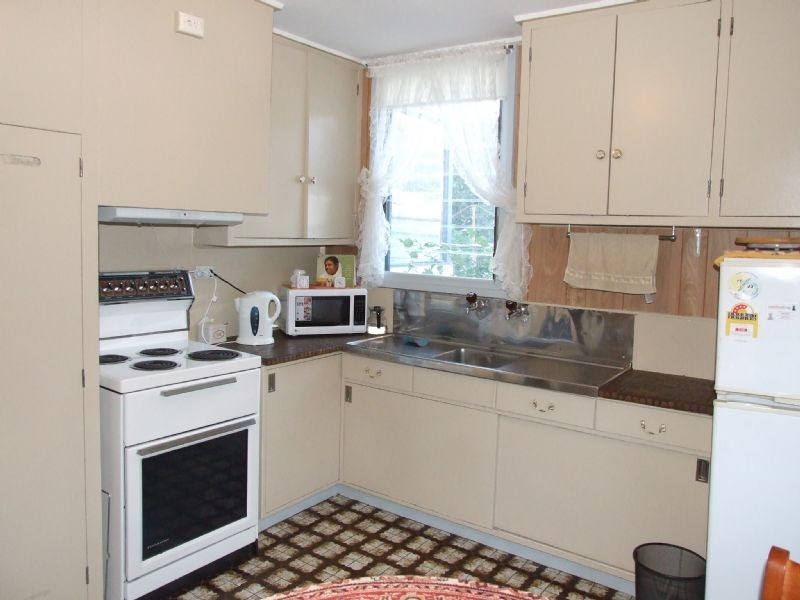 12 Hallston Street, Newborough VIC 3825