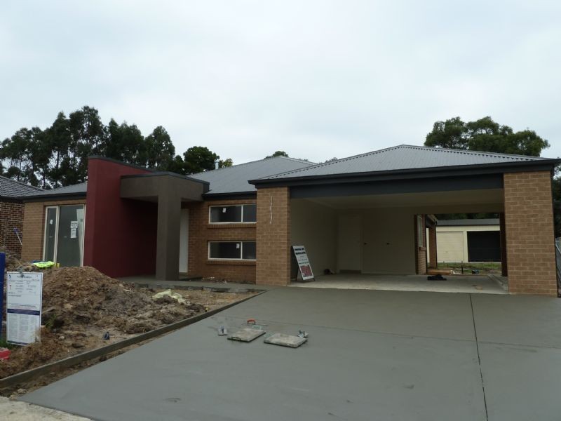 7 Sweetwater Place, Moe VIC 3825