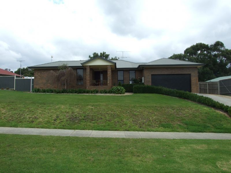 24 Comans Way, Moe VIC 3825