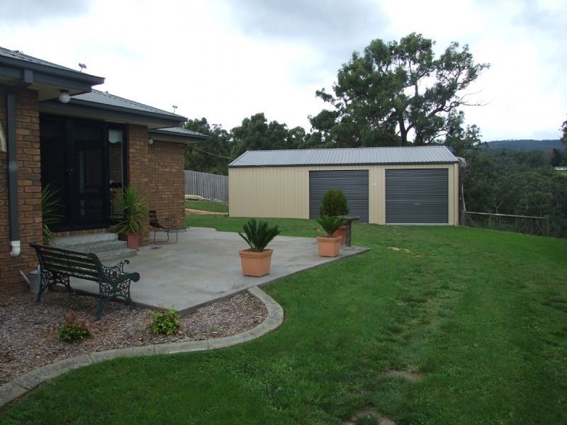 24 Comans Way, Moe VIC 3825