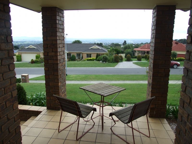 24 Comans Way, Moe VIC 3825