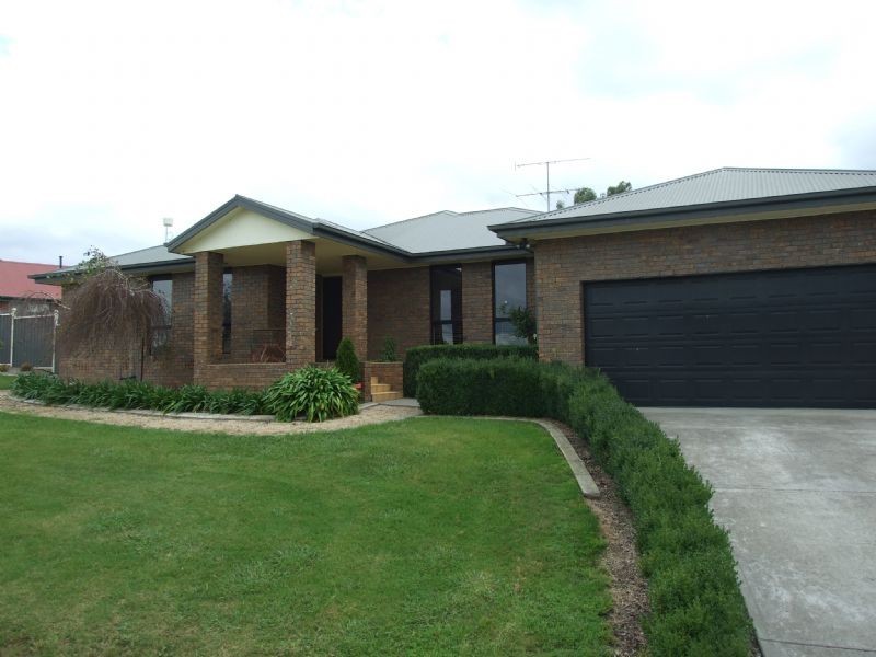 24 Comans Way, Moe VIC 3825