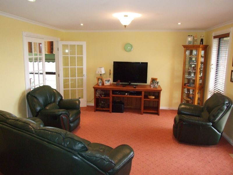 24 Comans Way, Moe VIC 3825