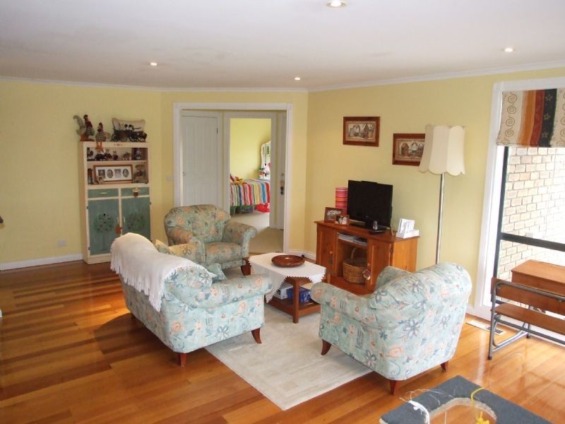 24 Comans Way, Moe VIC 3825