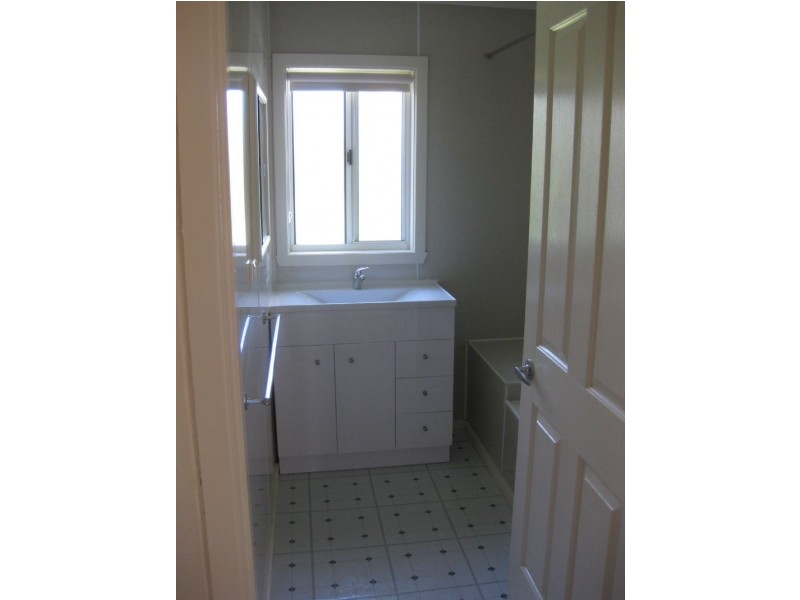 15 Ross Avenue, Moe VIC 3825