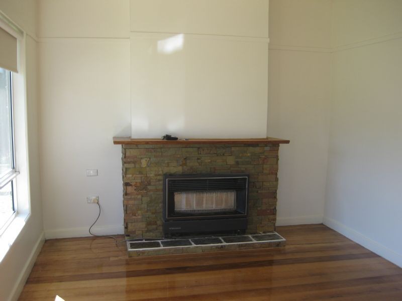 15 Ross Avenue, Moe VIC 3825