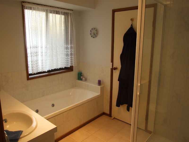 2 Taurus Way, Moe VIC 3825