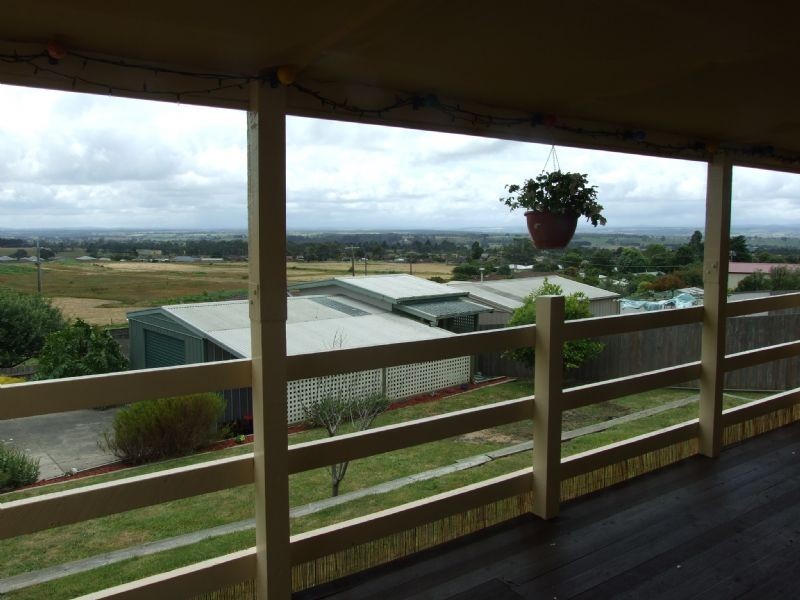 2 Taurus Way, Moe VIC 3825