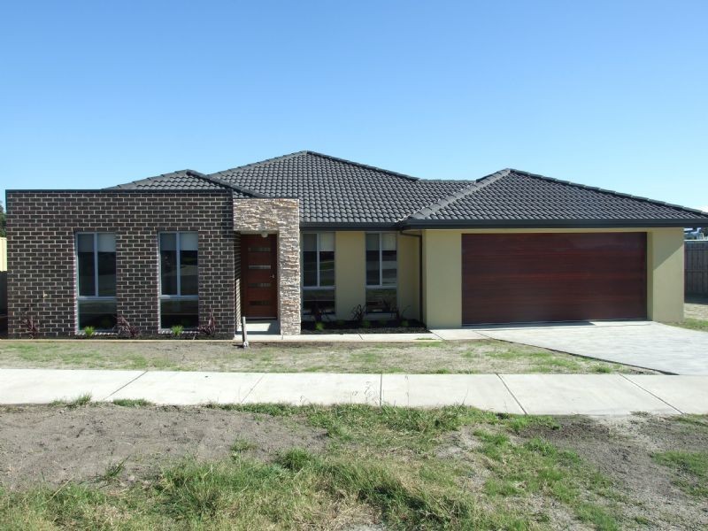 34 Montane Boulevard, Newborough VIC 3825