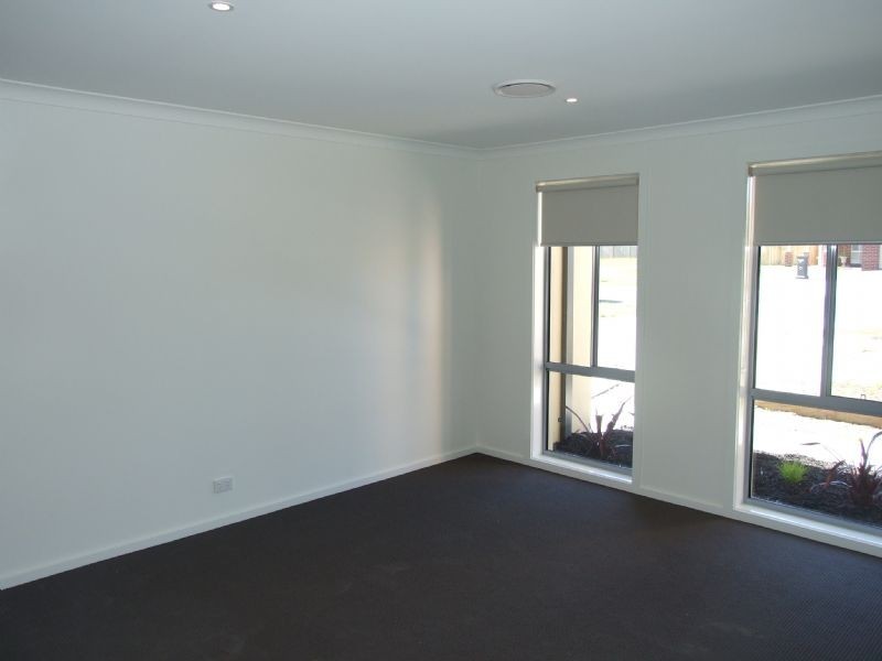 34 Montane Boulevard, Newborough VIC 3825