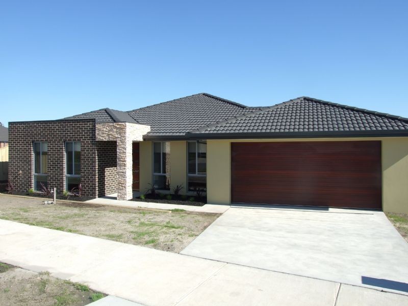 34 Montane Boulevard, Newborough VIC 3825