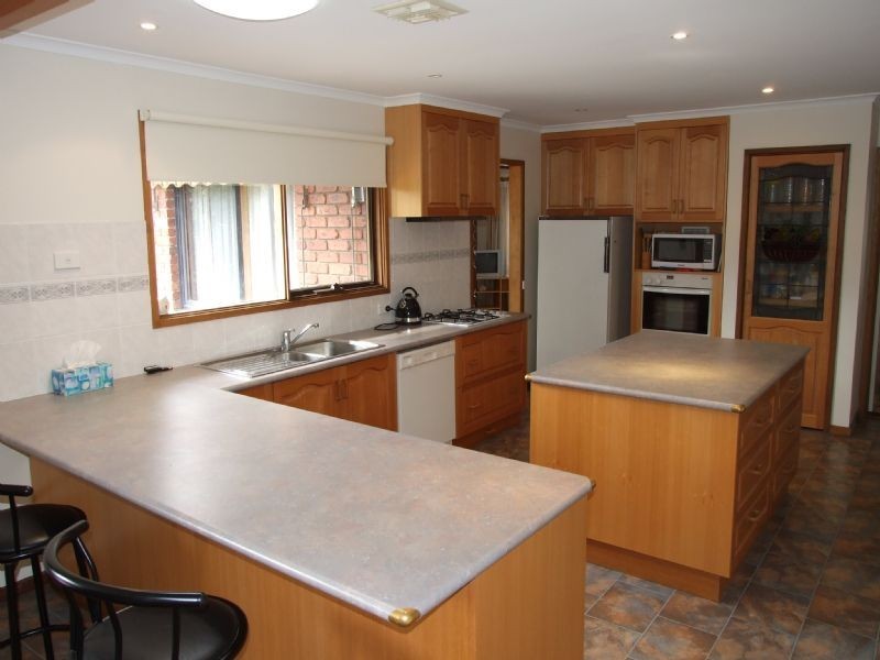 18 Tresswell Avenue, Newborough VIC 3825