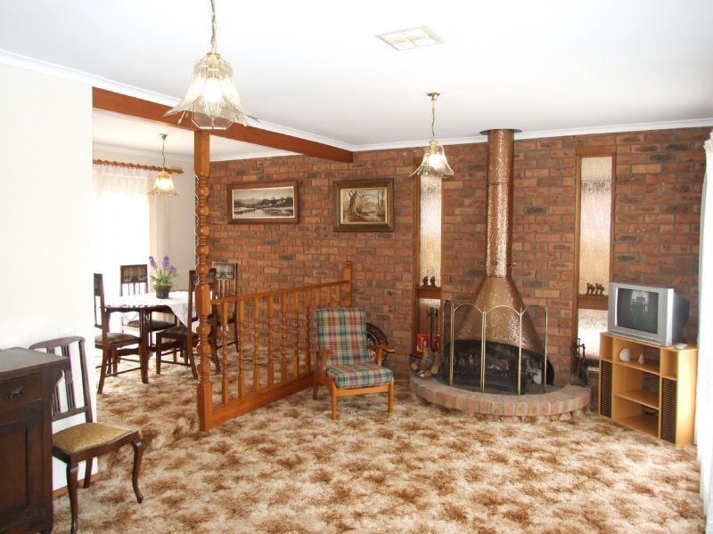 18 Tresswell Avenue, Newborough VIC 3825
