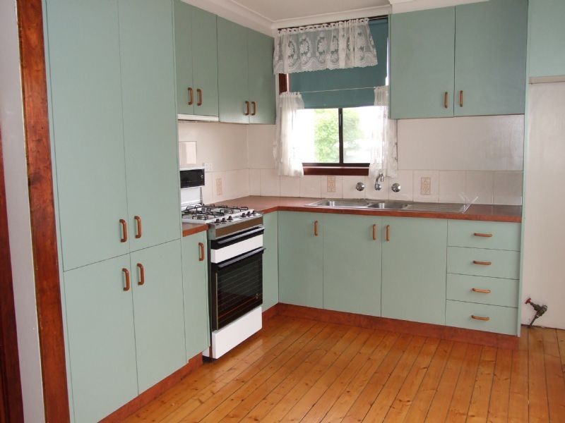 4 Malnham Crescent, Newborough VIC 3825