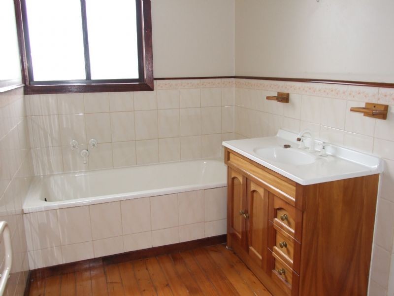 4 Malnham Crescent, Newborough VIC 3825