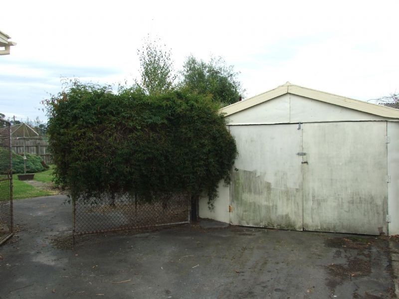 4 Malnham Crescent, Newborough VIC 3825