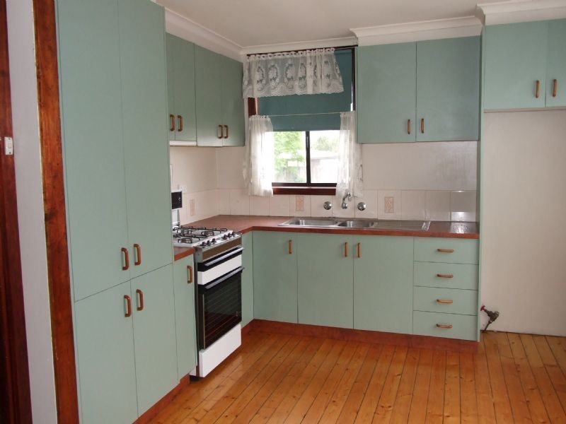 4 Malnham Crescent, Newborough VIC 3825