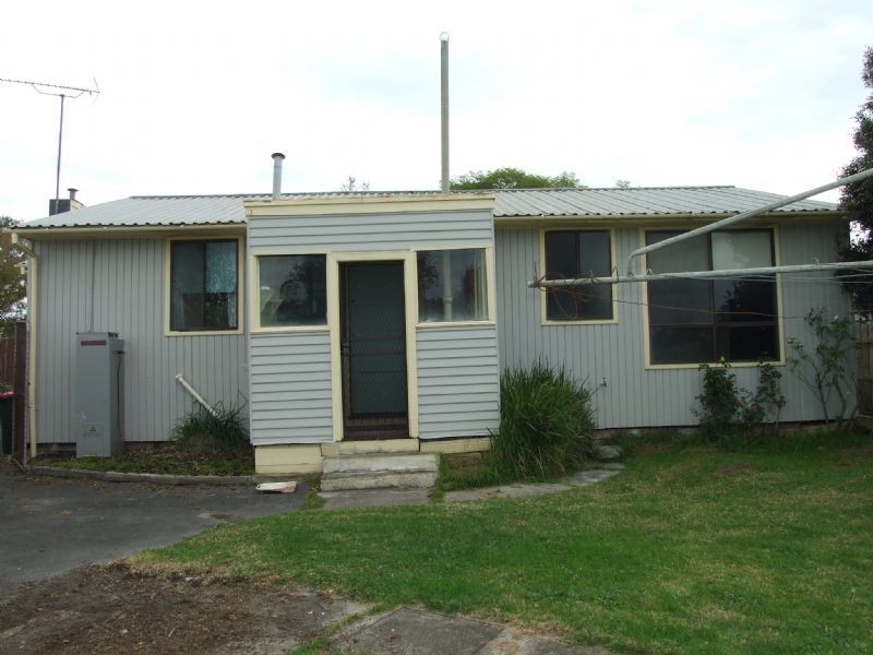 4 Malnham Crescent, Newborough VIC 3825