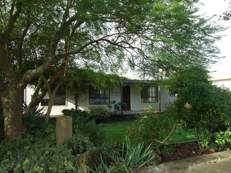 4 Malnham Crescent, Newborough VIC 3825