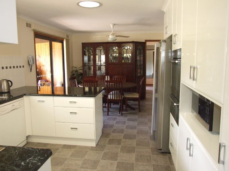 24 Valley View Court, Yallourn North VIC 3825