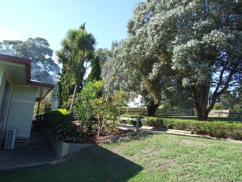 24 Valley View Court, Yallourn North VIC 3825