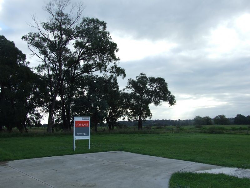 23 Sweetwater Place, Moe VIC 3825