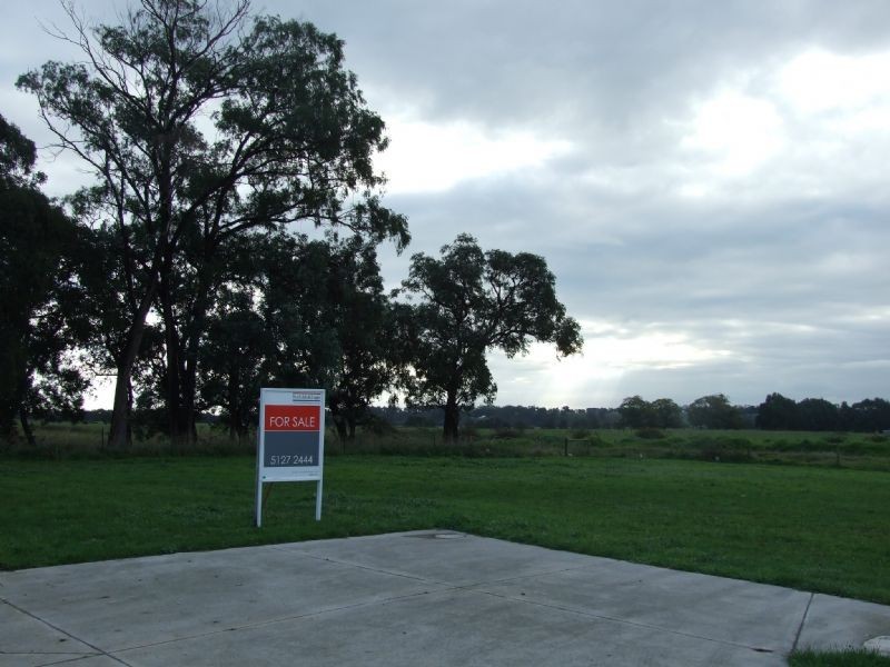 23 Sweetwater Place, Moe VIC 3825