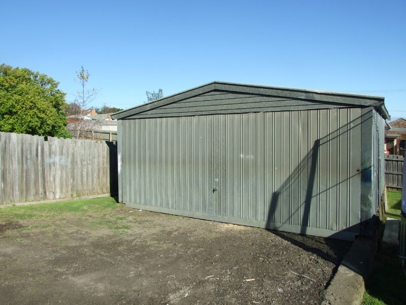 87 Hampton Street, Moe VIC 3825