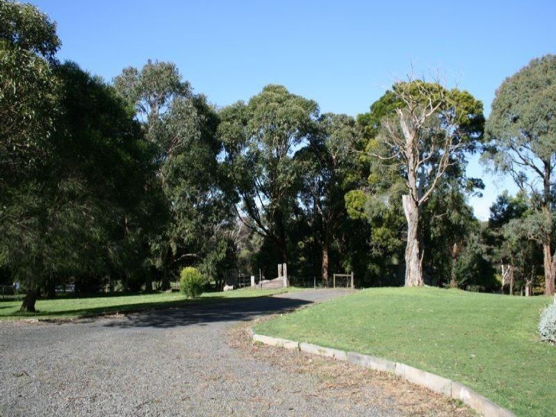 25 Outlook Way, Hernes Oak VIC 3825