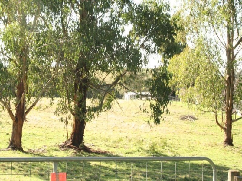 25 Outlook Way, Hernes Oak VIC 3825