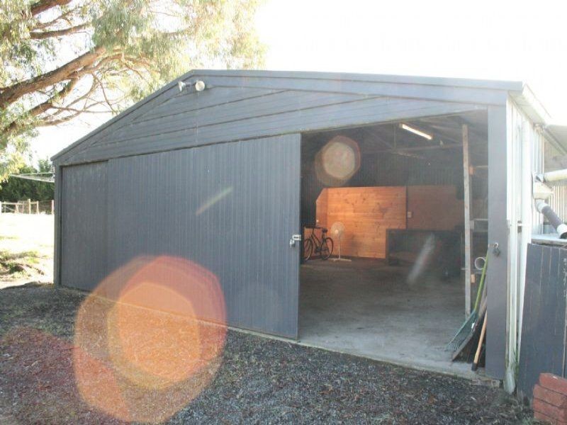 25 Outlook Way, Hernes Oak VIC 3825