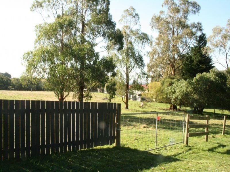 25 Outlook Way, Hernes Oak VIC 3825