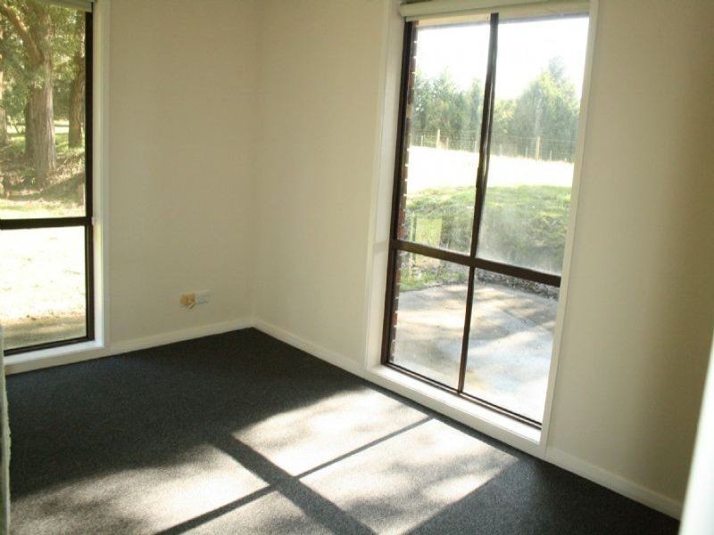 25 Outlook Way, Hernes Oak VIC 3825