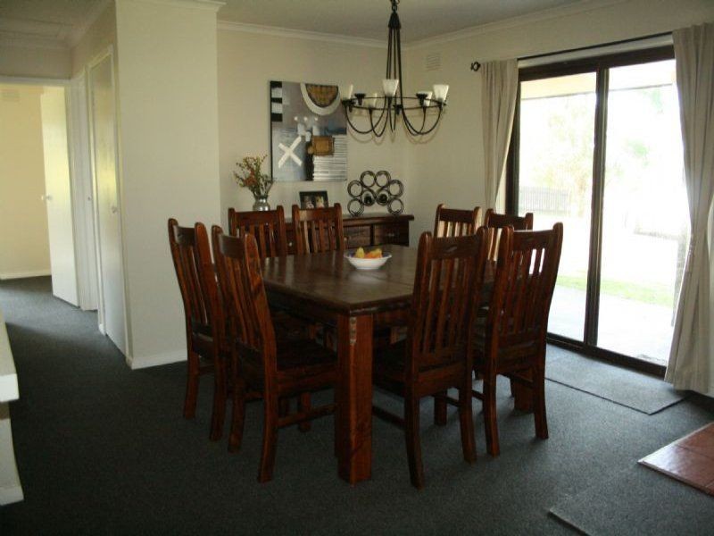25 Outlook Way, Hernes Oak VIC 3825