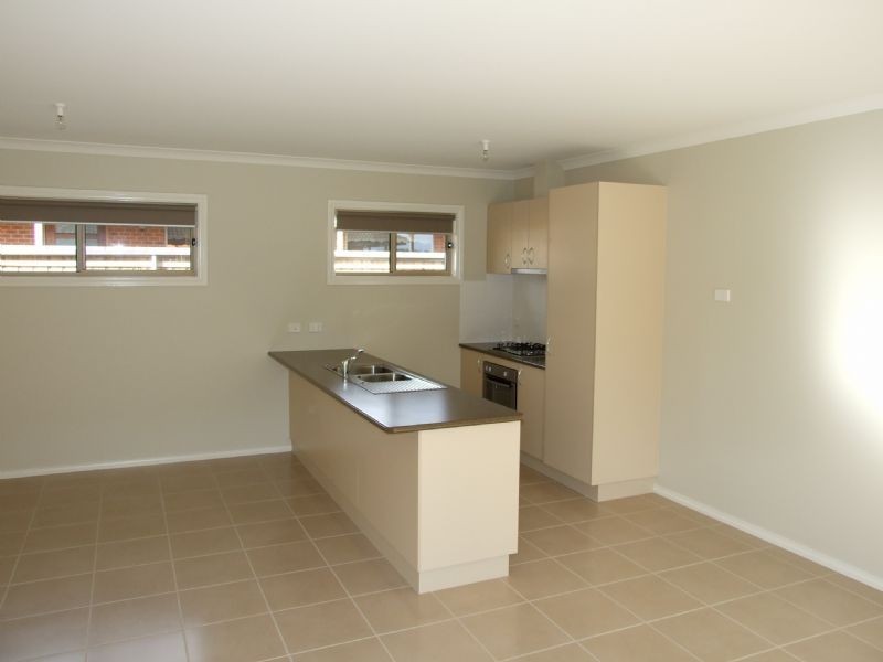 1/49 Sweetwater Place, Moe VIC 3825