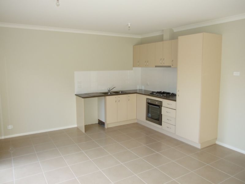 2/49 Sweetwater Place, Moe VIC 3825