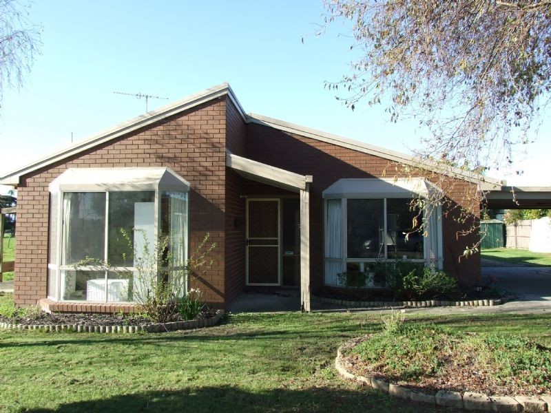 17 Mervyn Street, Moe VIC 3825