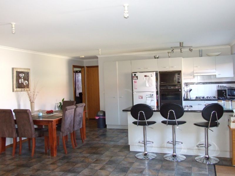 17 Mervyn Street, Moe VIC 3825