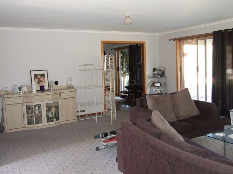 17 Mervyn Street, Moe VIC 3825