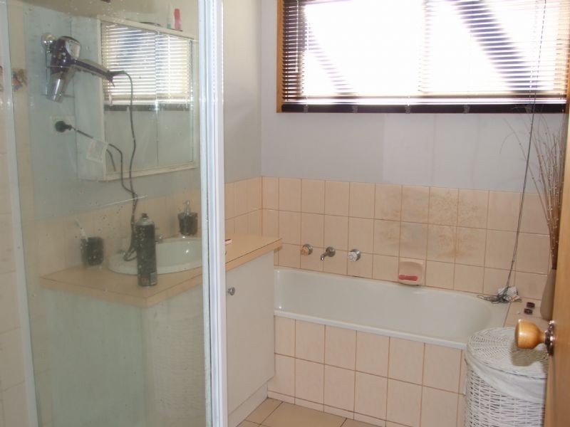 17 Mervyn Street, Moe VIC 3825