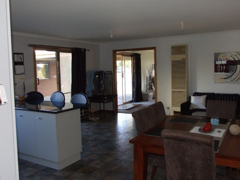 17 Mervyn Street, Moe VIC 3825