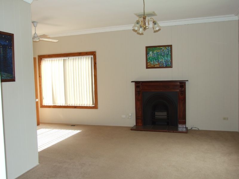 27 Heather Grove, Newborough VIC 3825